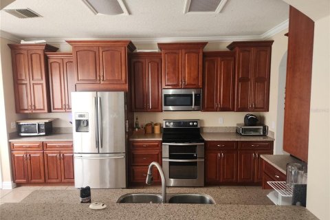 Casa en venta en Brandon, Florida, 5 dormitorios, 320.7 m2 № 1789753 - foto 3