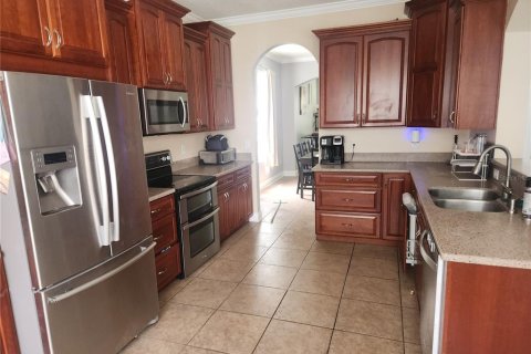 Casa en venta en Brandon, Florida, 5 dormitorios, 320.7 m2 № 1789753 - foto 4