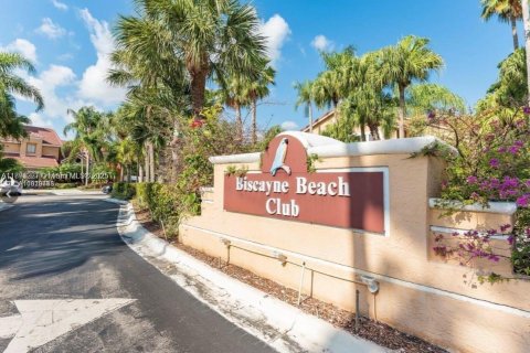 Copropriété à louer à Miami, Floride: 1 chambre, 54.63 m2 № 1945675 - photo 1