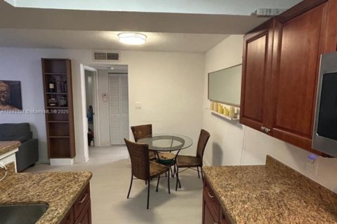 Copropriété à louer à Miami, Floride: 1 chambre, 54.63 m2 № 1945675 - photo 13