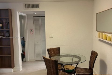 Copropriété à louer à Miami, Floride: 1 chambre, 54.63 m2 № 1945675 - photo 14