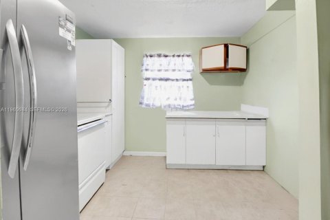 House in Fort Lauderdale, Florida 4 bedrooms, 135.64 sq.m. № 2023502 - photo 11