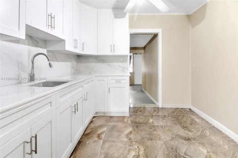 House in Fort Lauderdale, Florida 4 bedrooms, 135.64 sq.m. № 2023502 - photo 6