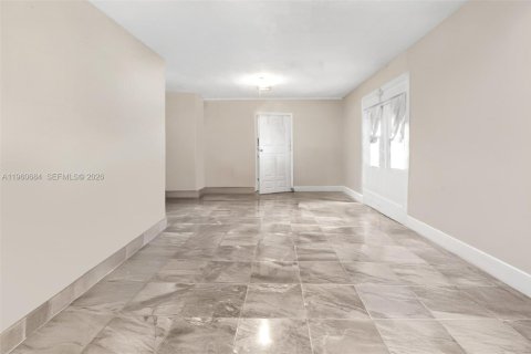 House in Fort Lauderdale, Florida 4 bedrooms, 135.64 sq.m. № 2023502 - photo 17