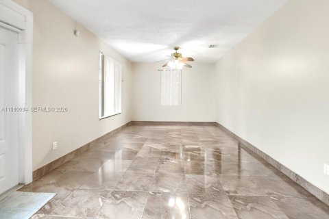 House in Fort Lauderdale, Florida 4 bedrooms, 135.64 sq.m. № 2023502 - photo 13