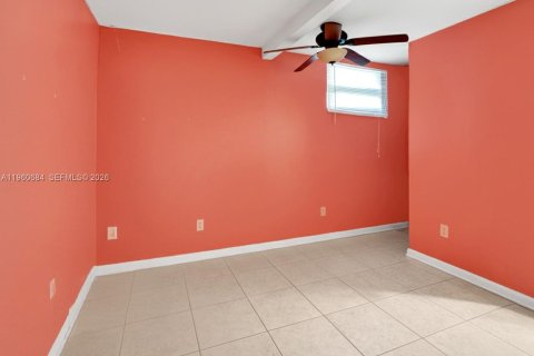 House in Fort Lauderdale, Florida 4 bedrooms, 135.64 sq.m. № 2023502 - photo 14