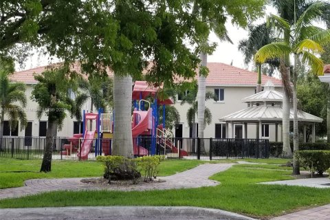 Adosado en venta en Miami Gardens, Florida, 3 dormitorios, 128.02 m2 № 1889381 - foto 2