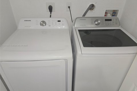Adosado en venta en Miami Gardens, Florida, 3 dormitorios, 128.02 m2 № 1889381 - foto 15
