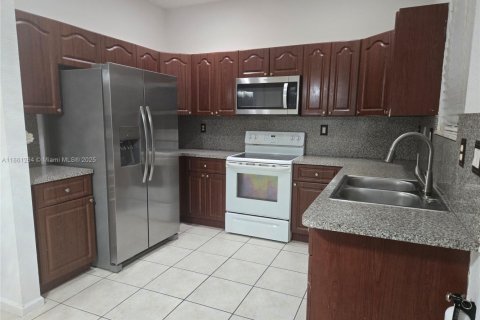 Adosado en venta en Miami Gardens, Florida, 3 dormitorios, 128.02 m2 № 1889381 - foto 4
