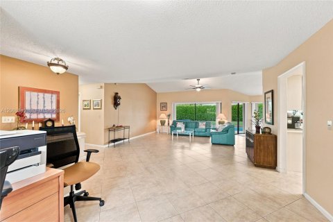 House in Coral Springs, Florida 4 bedrooms, 196.77 sq.m. № 2245970 - photo 9