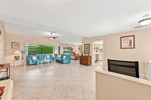 House in Coral Springs, Florida 4 bedrooms, 196.77 sq.m. № 2245970 - photo 5