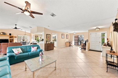 House in Coral Springs, Florida 4 bedrooms, 196.77 sq.m. № 2245970 - photo 6