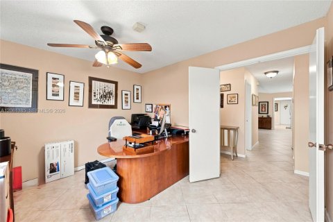 House in Coral Springs, Florida 4 bedrooms, 196.77 sq.m. № 2245970 - photo 28