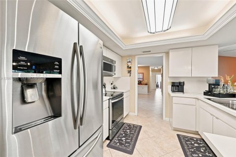 House in Coral Springs, Florida 4 bedrooms, 196.77 sq.m. № 2245970 - photo 13