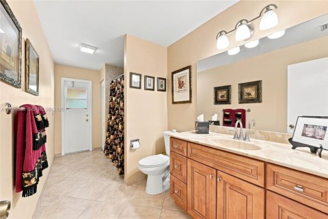 House in Coral Springs, Florida 4 bedrooms, 196.77 sq.m. № 2245970 - photo 29