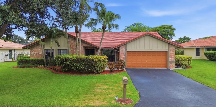 House in Coral Springs, Florida 4 bedrooms, 196.77 sq.m. № 2245970