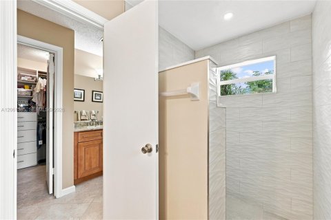 House in Coral Springs, Florida 4 bedrooms, 196.77 sq.m. № 2245970 - photo 26