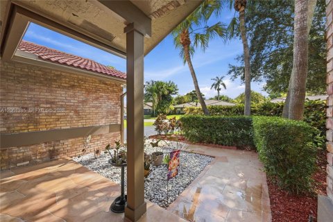 House in Coral Springs, Florida 4 bedrooms, 196.77 sq.m. № 2245970 - photo 3