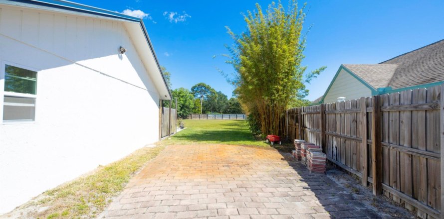 House in Jensen Beach, Florida 3 bedrooms, 220.18 sq.m. № 1102325