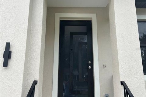 House in Tampa, Florida 4 bedrooms, 241.55 sq.m. № 1298825 - photo 8