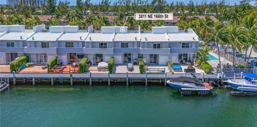 Condo in North Miami Beach, Florida, 3 bedrooms  № 1726388