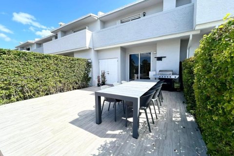 Condo in North Miami Beach, Florida, 3 bedrooms  № 1726388 - photo 14