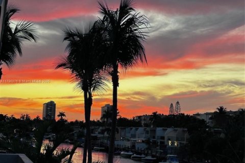 Condo in North Miami Beach, Florida, 3 bedrooms  № 1726388 - photo 19