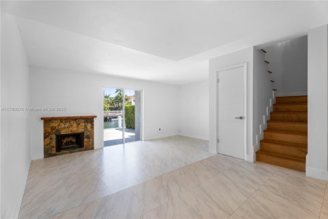 Condo in North Miami Beach, Florida, 3 bedrooms  № 1726388 - photo 11