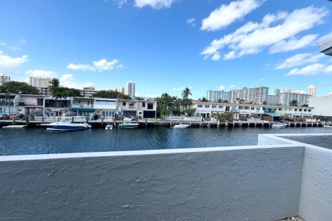Condo in North Miami Beach, Florida, 3 bedrooms  № 1726388 - photo 18