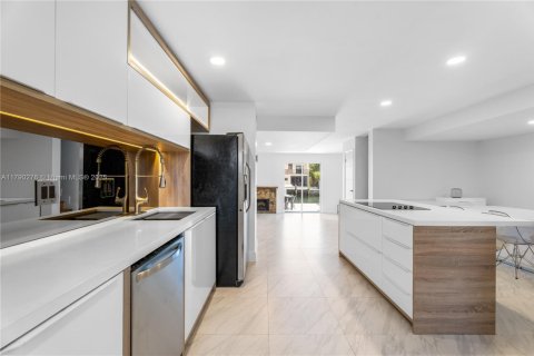 Condo in North Miami Beach, Florida, 3 bedrooms  № 1726388 - photo 7