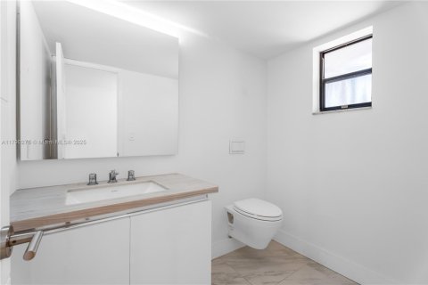 Condo in North Miami Beach, Florida, 3 bedrooms  № 1726388 - photo 10