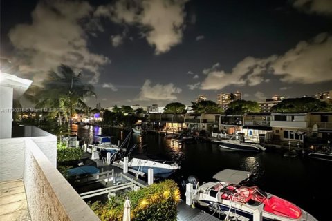 Condo in North Miami Beach, Florida, 3 bedrooms  № 1726388 - photo 20