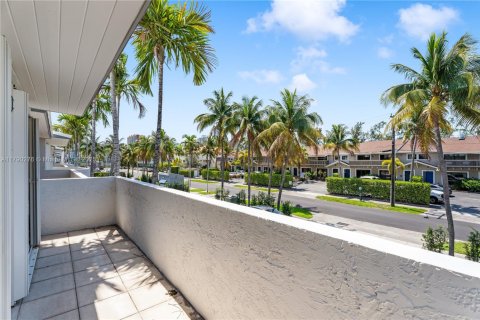 Condo in North Miami Beach, Florida, 3 bedrooms  № 1726388 - photo 25