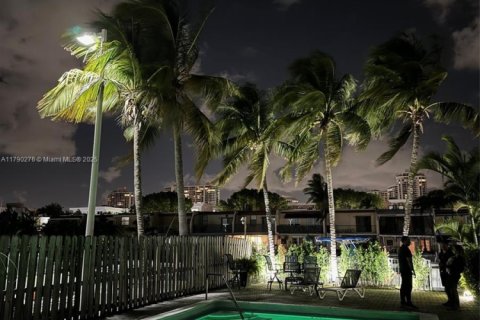 Condo in North Miami Beach, Florida, 3 bedrooms  № 1726388 - photo 21