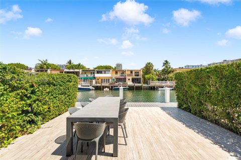 Condo in North Miami Beach, Florida, 3 bedrooms  № 1726388 - photo 12