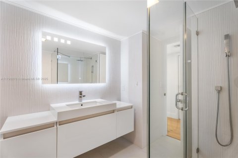Condo in North Miami Beach, Florida, 3 bedrooms  № 1726388 - photo 27
