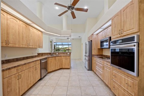 House in Port Charlotte, Florida 3 bedrooms, 212.75 sq.m. № 1830010 - photo 12