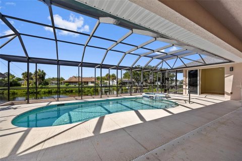 House in Port Charlotte, Florida 3 bedrooms, 212.75 sq.m. № 1830010 - photo 3