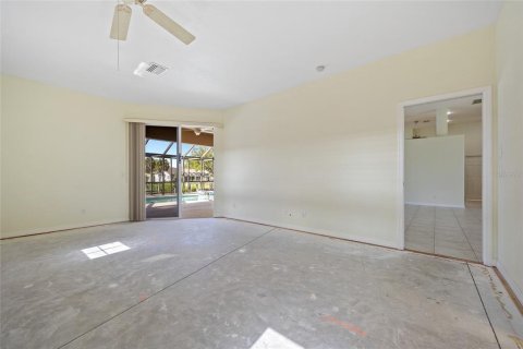 House in Port Charlotte, Florida 3 bedrooms, 212.75 sq.m. № 1830010 - photo 19