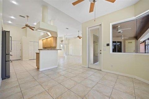 House in Port Charlotte, Florida 3 bedrooms, 212.75 sq.m. № 1830010 - photo 17