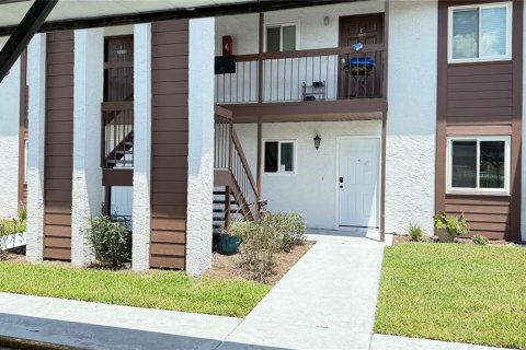 Condominio en venta en Zephyrhills, Florida, 2 dormitorios, 81.38 m2 № 1877472 - foto 1
