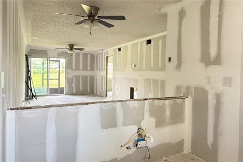 Condominio en venta en Zephyrhills, Florida, 2 dormitorios, 81.38 m2 № 1877472 - foto 5