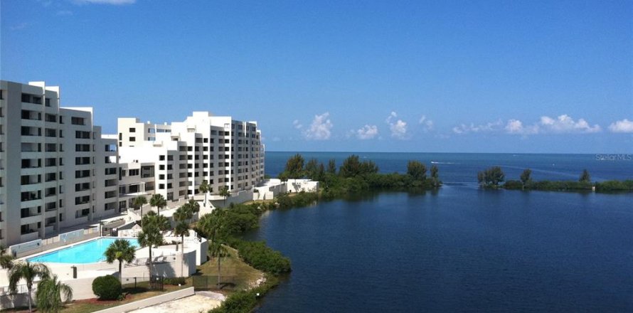 Condo in Hudson, Florida, 2 bedrooms № 1827353