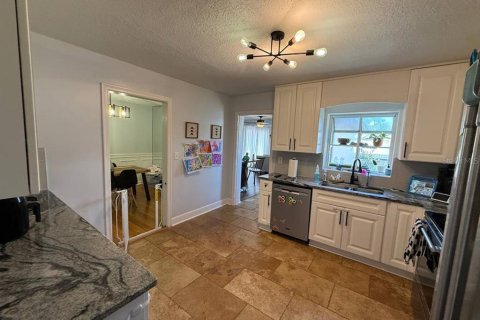House in Jacksonville, Florida 4 bedrooms, 232.63 sq.m. № 2094210 - photo 9