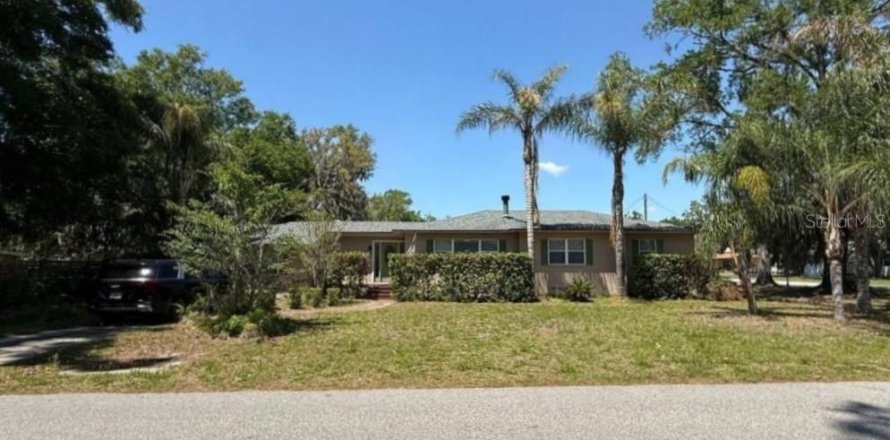 House in Jacksonville, Florida 4 bedrooms, 232.63 sq.m. № 2094210