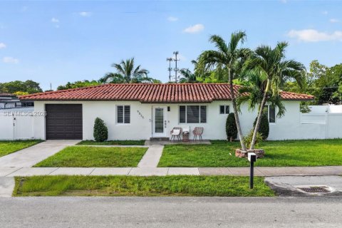 House in Miami, Florida 3 bedrooms, 110.37 sq.m. № 2251141