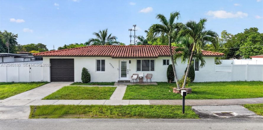 Villa ou maison à Miami, Floride 3 chambres, 110.37 m2 № 2251141
