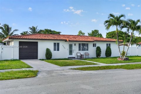 Villa ou maison à vendre à Miami, Floride: 3 chambres, 110.37 m2 № 2251141 - photo 3