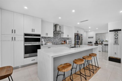 Villa ou maison à vendre à Miami, Floride: 3 chambres, 110.37 m2 № 2251141 - photo 10