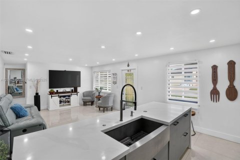 Villa ou maison à vendre à Miami, Floride: 3 chambres, 110.37 m2 № 2251141 - photo 15